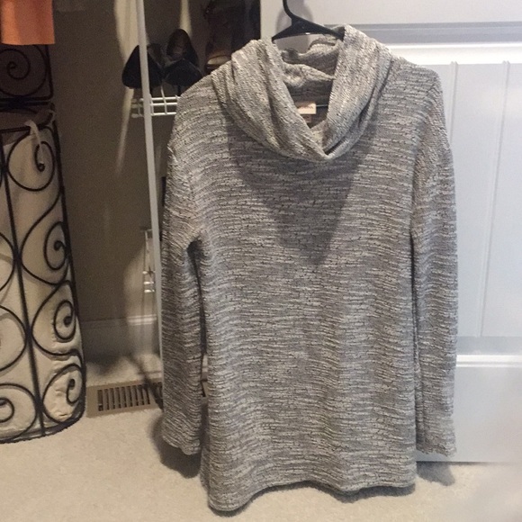 Merona Sweaters - Merona black and white sweater long - Size M